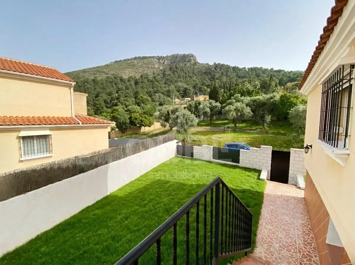 Jardí de Casa adosada en venda en Alhaurín de la Torre amb Aire condicionat, Terrassa i Traster