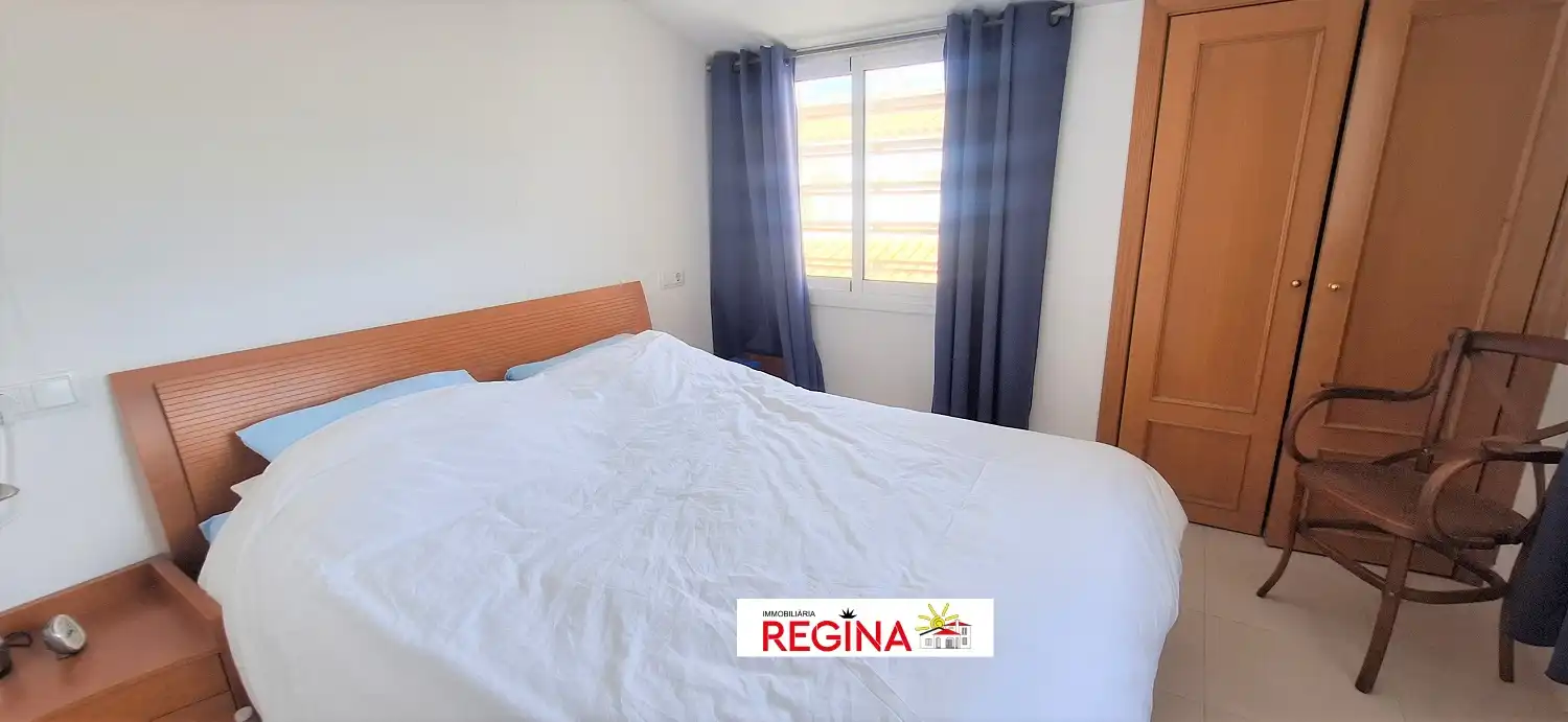 Schlafzimmer von Dachboden zum Verkauf in L'Escala mit Heizung, Terrasse und Möbliert