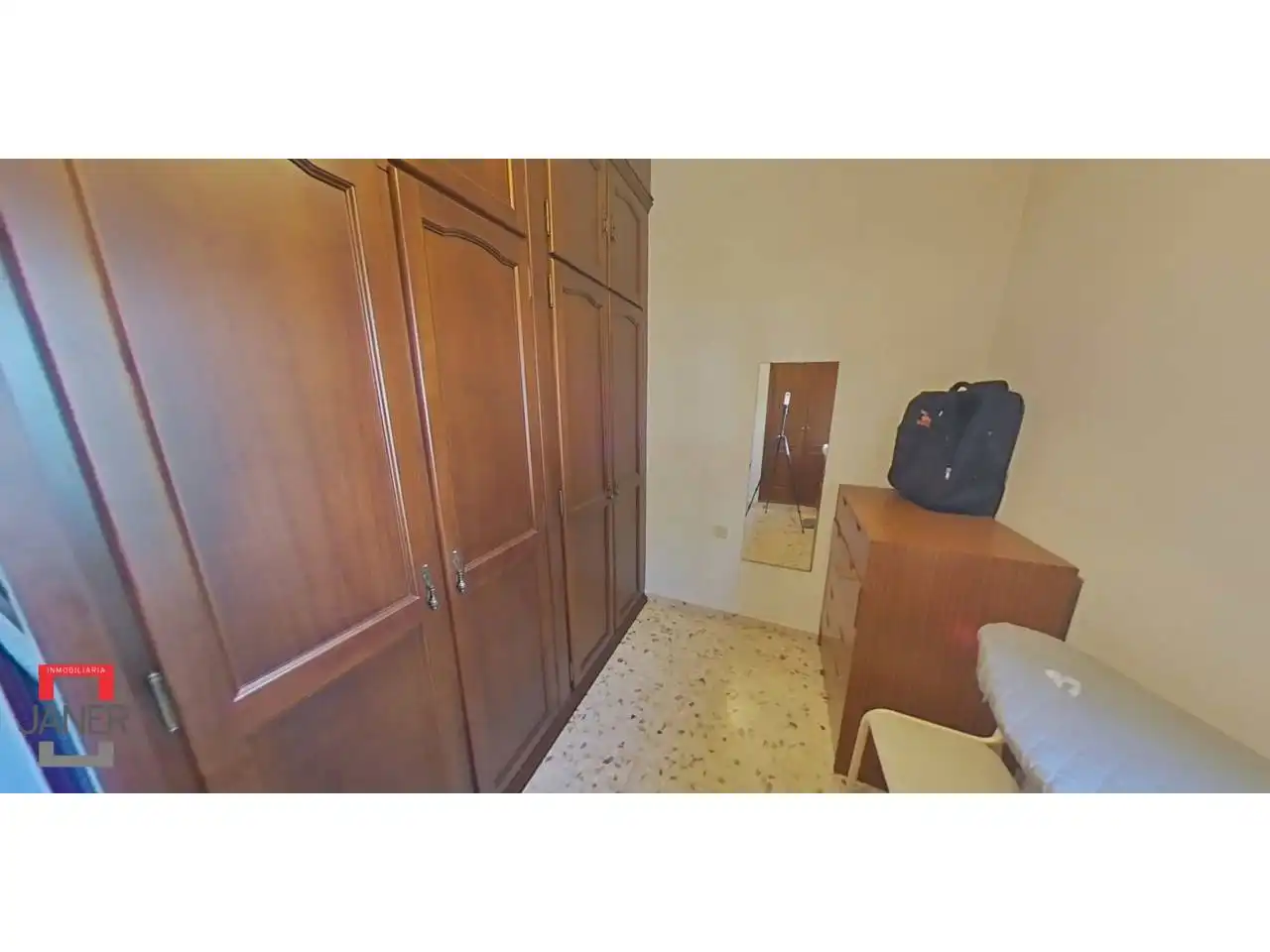 Dormitori de Casa o xalet en venda en Tomares amb Aire condicionat, Jardí privat i Terrassa