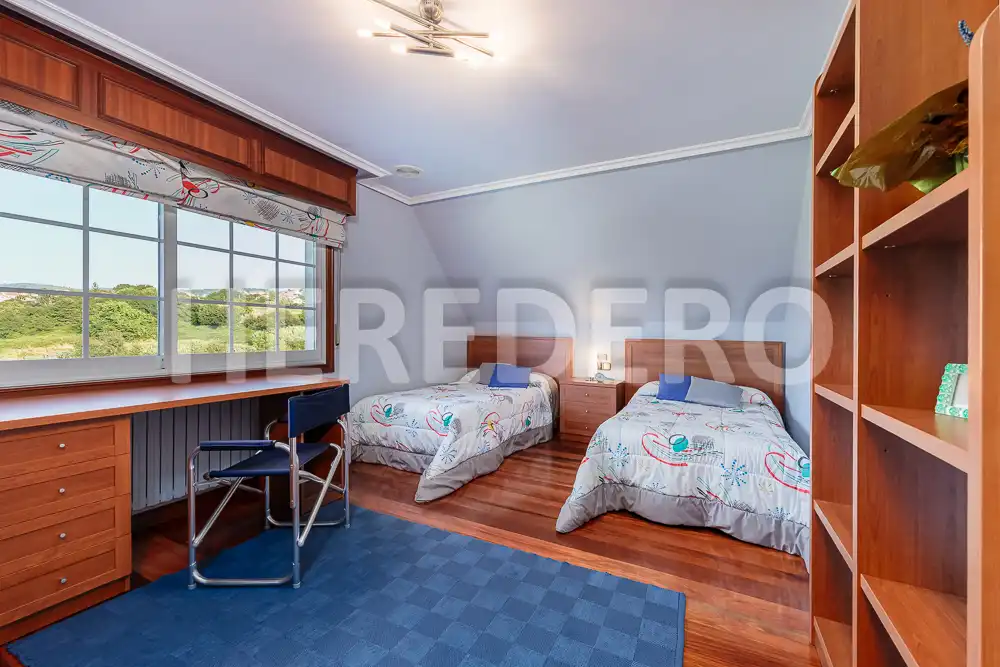 Habitación de Casa o chalet en venta en Vigo  con Calefacción, Jardín privado y Terraza