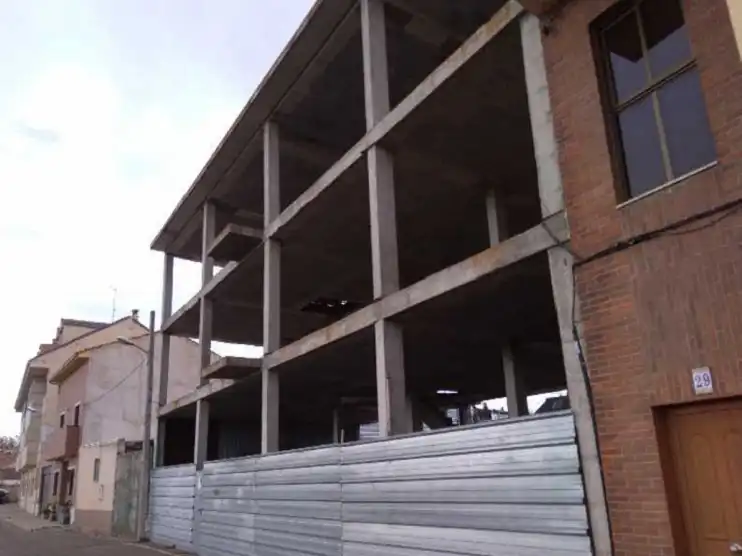 Außenansicht von Gebäude zum Verkauf in Zamora Capital 