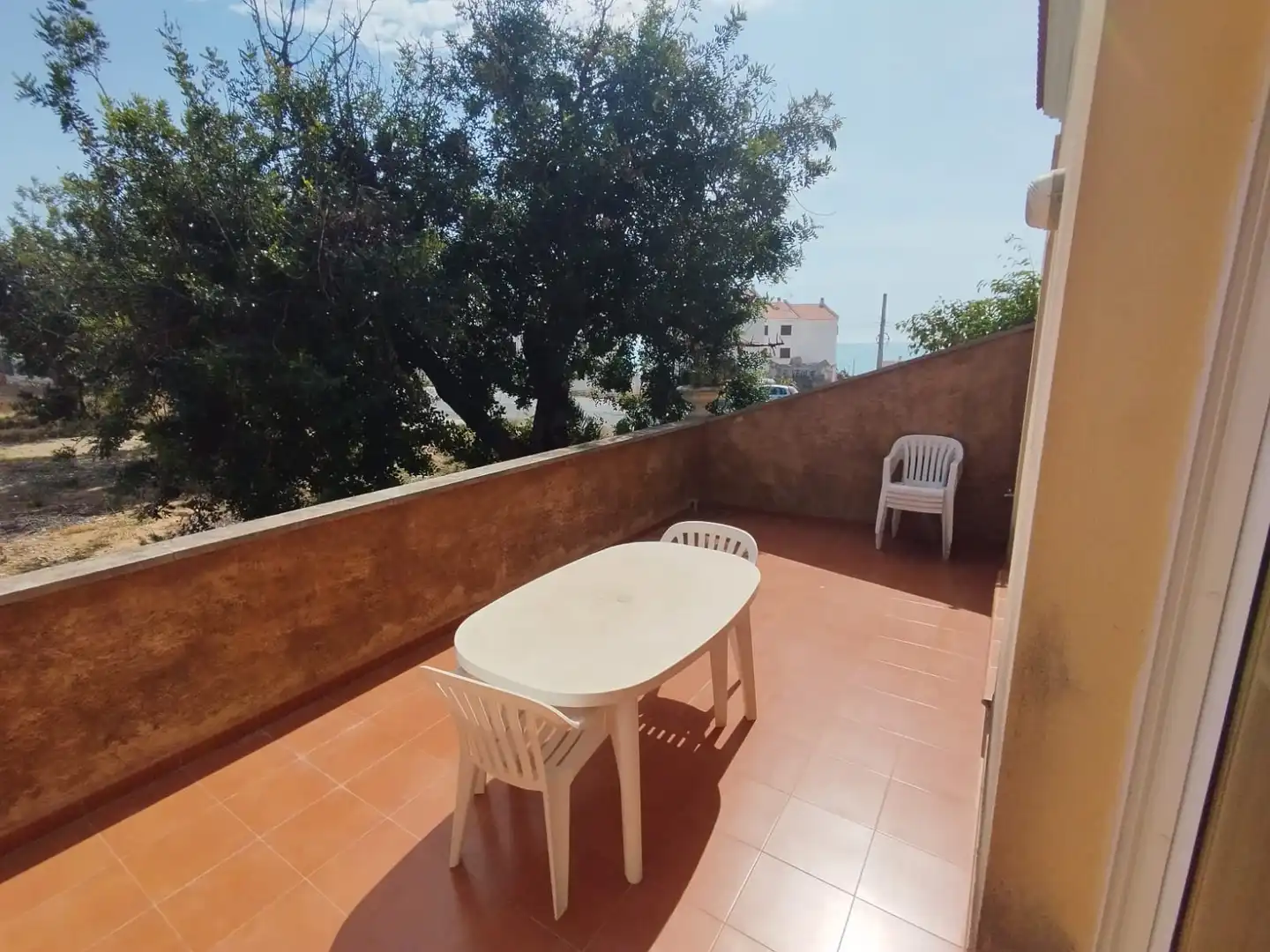 Terrasse von Einfamilien-Reihenhaus zum Verkauf in Alcanar mit Klimaanlage, Terrasse und Abstellraum