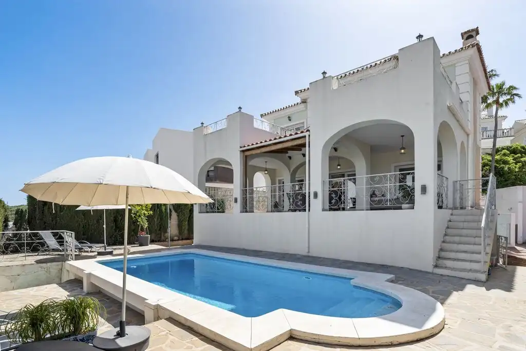 Villa avec piscine à vendre à Hipódromo - Cerrado del Águila