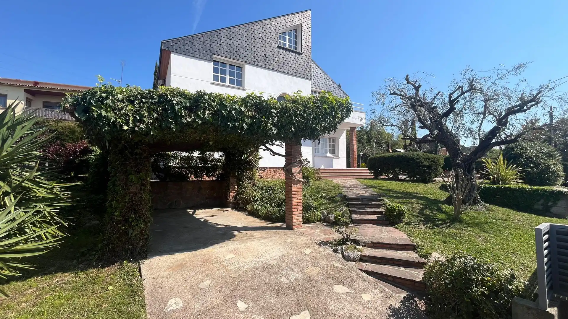 Vista exterior de Casa o xalet en venda en Riells i Viabrea amb Calefacció