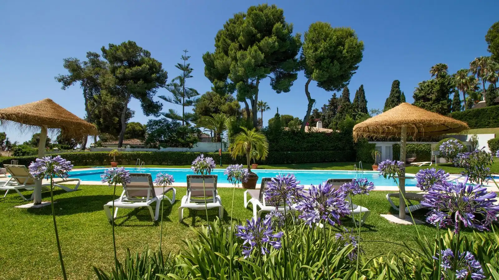 Jardín de Piso en venta en Marbella con Aire acondicionado, Terraza y Amueblado
