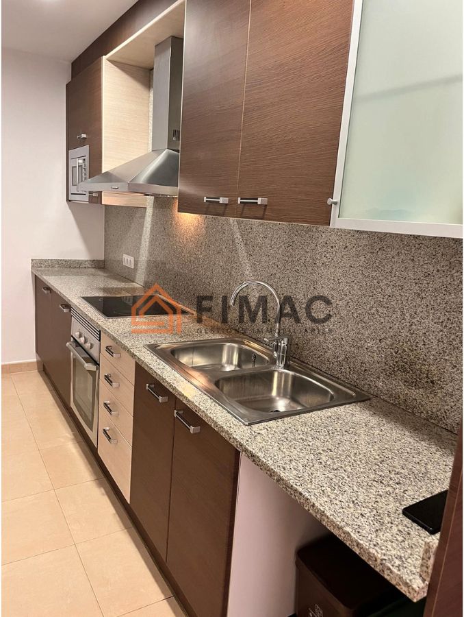 Cuina de Pis en venda en Sant Hipòlit de Voltregà amb Calefacció