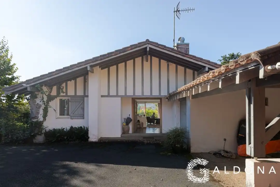 Vista exterior de Casa o chalet en venta en Urrugne con Calefacción, Jardín privado y Terraza