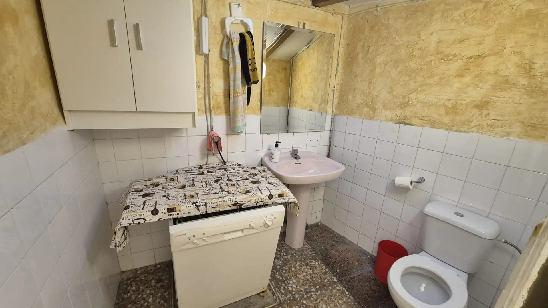 Bathroom of Commercial properties for sale in Villena  with Air Conditioner