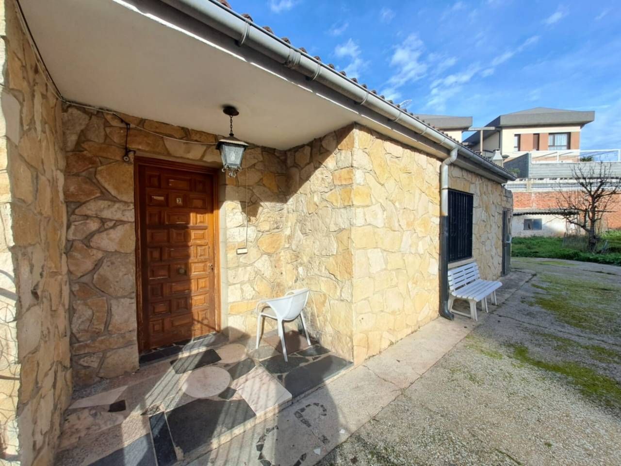Vista exterior de Casa adosada en venta en Burgos Capital con Calefacción y Jardín privado