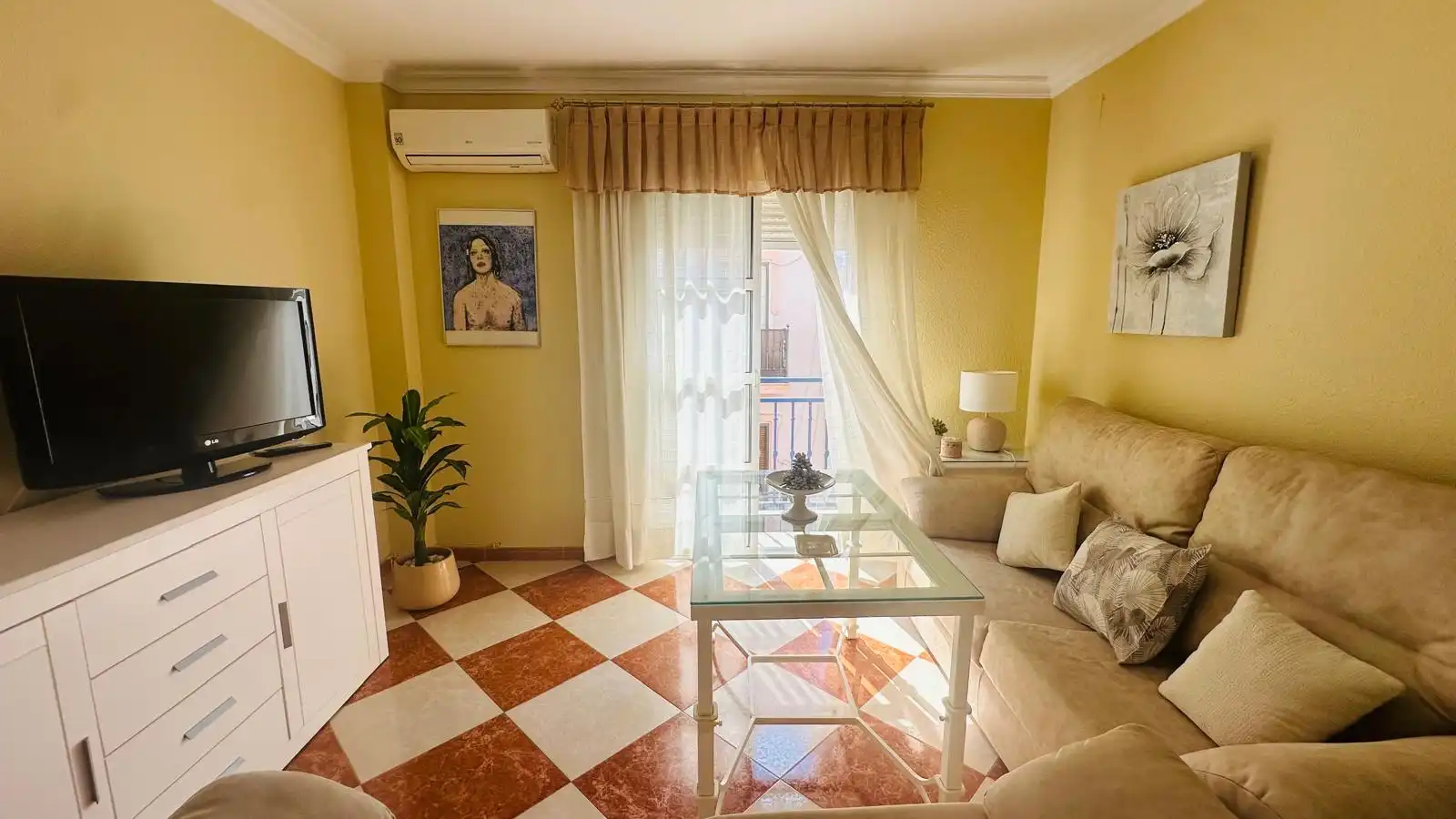 Sala d'estar de Pis en venda en Isla Cristina amb Aire condicionat, Calefacció i Moblat