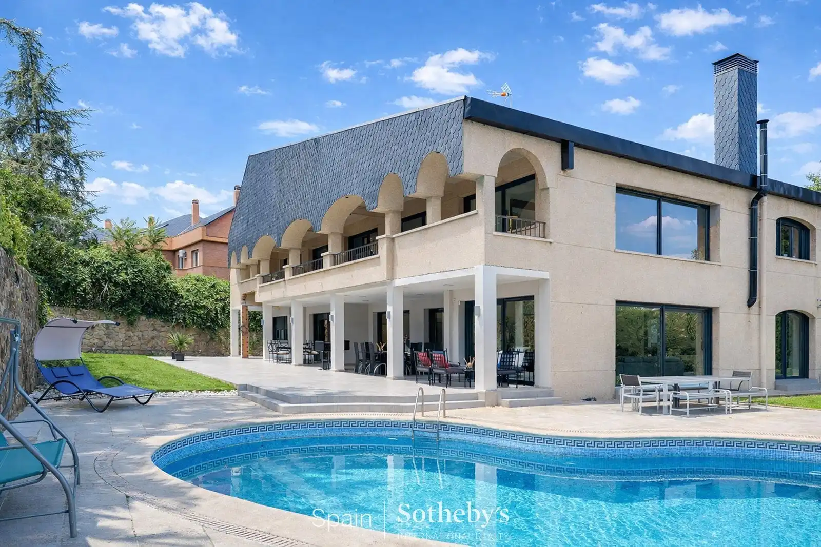 Swimming pool of Houses for sale in  Madrid Capital  with Air Conditioner, Private garden and Terrace