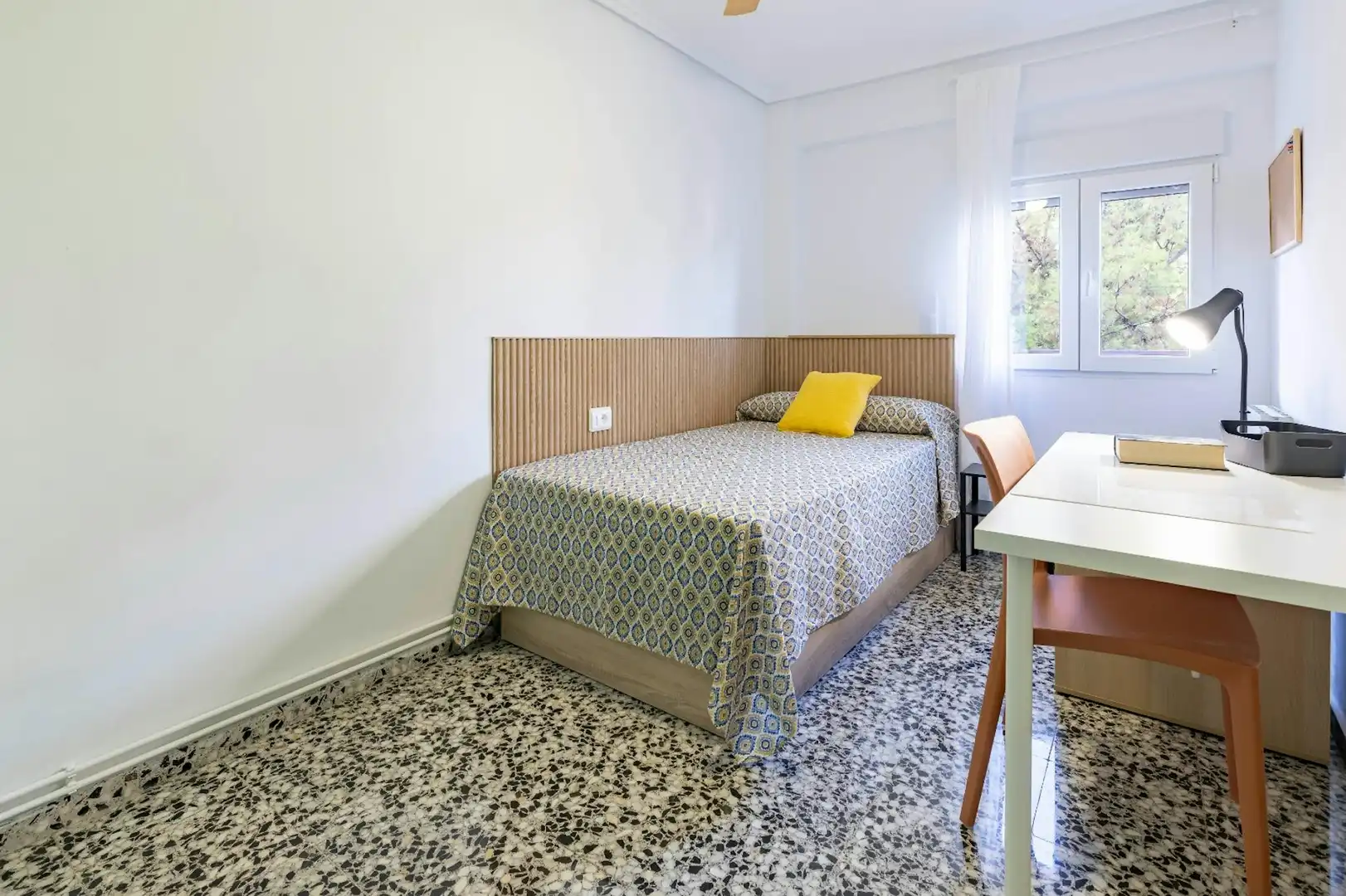 Bedroom of Flat for share in  Valencia Capital  with Heating, Furnished and Washing machine