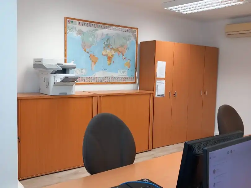 Oficina de lloguer en Mollerussa amb Aire condicionat, Calefacció i Moblat