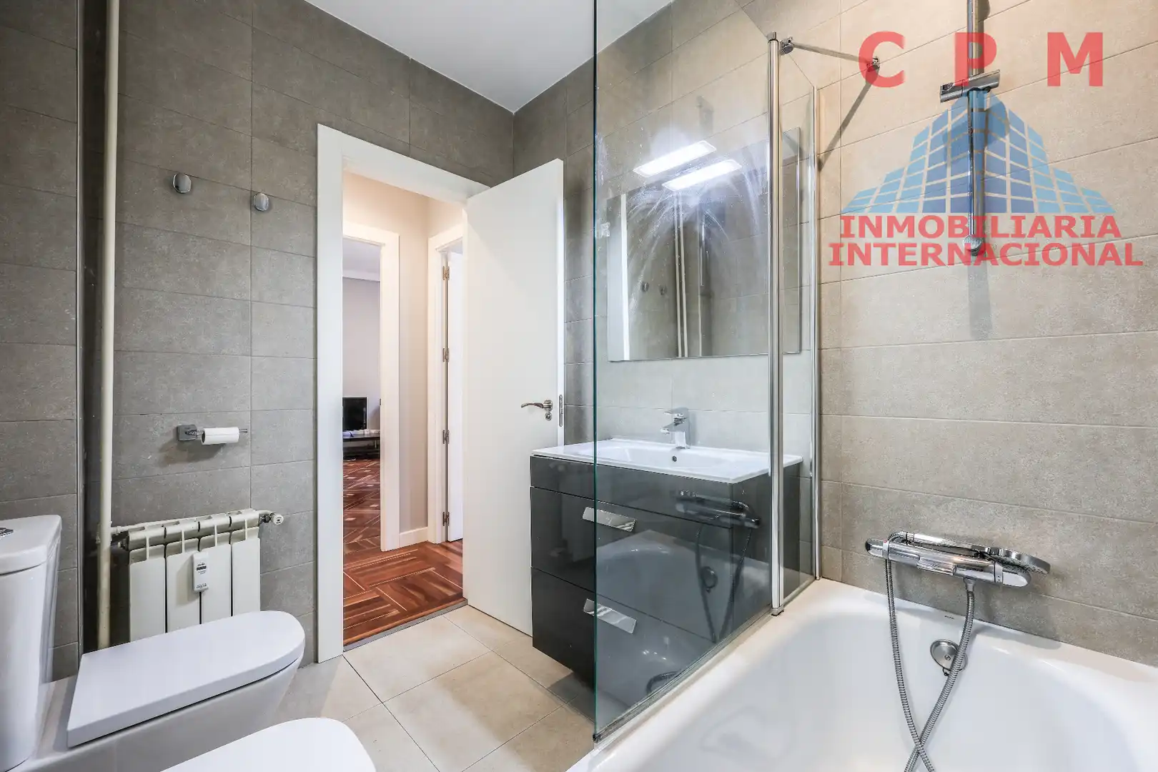 Badezimmer von Wohnung zur Miete in Madrid mit Klimaanlage, Heizung und Parkett