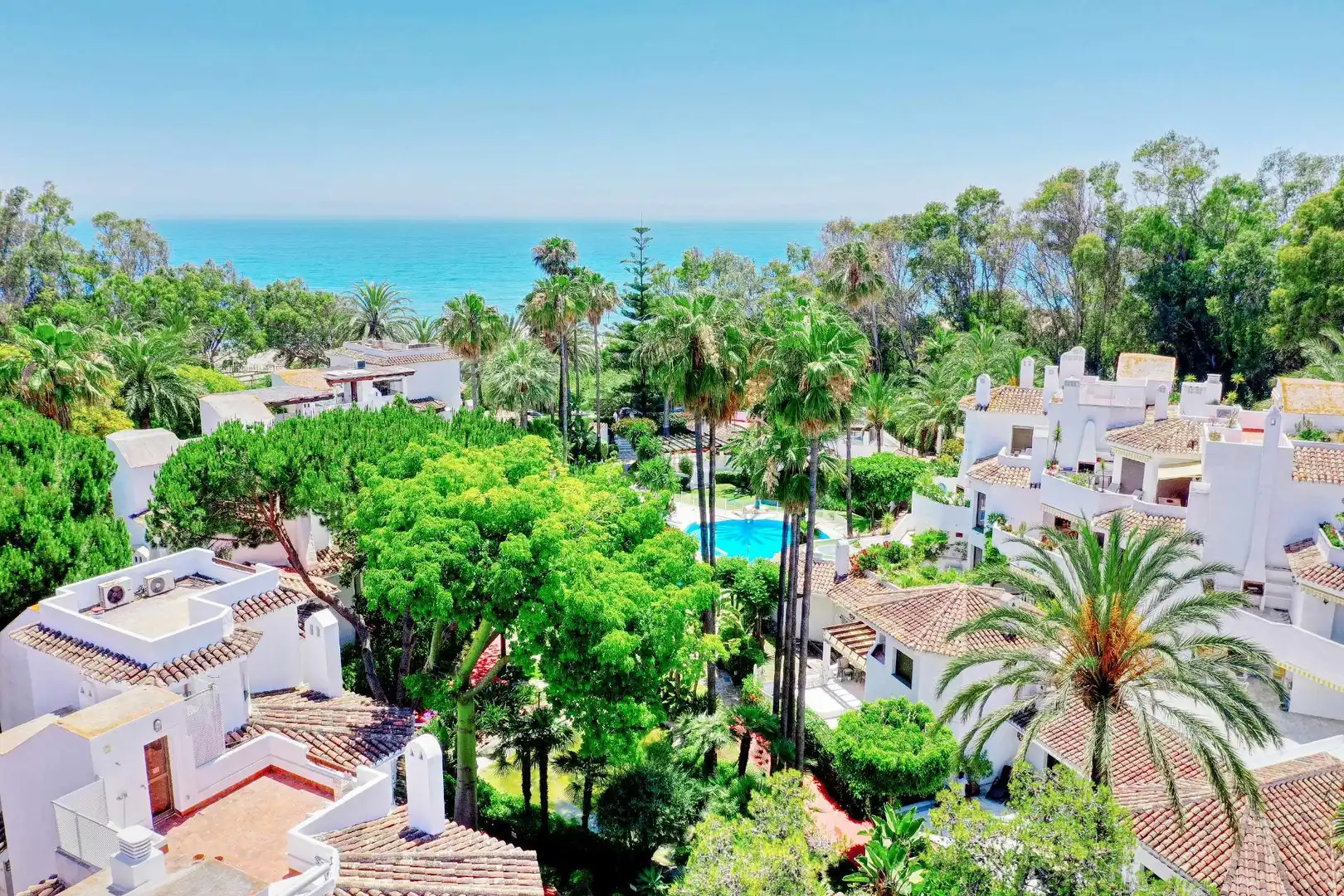 Vista exterior de Ático en venta en Marbella con Aire acondicionado, Calefacción y Terraza