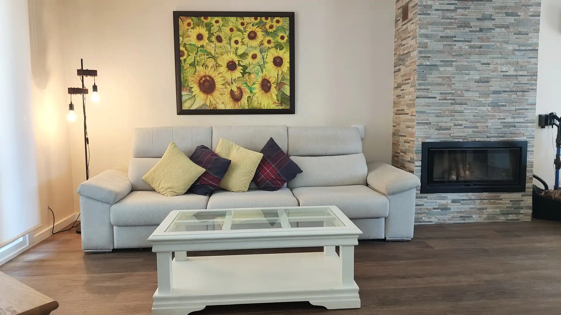 Wohnzimmer von Einfamilien-Reihenhaus zum Verkauf in Alcúdia mit Klimaanlage, Heizung und Privatgarten