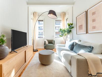Sala d'estar de Pis de lloguer en Donostia - San Sebastián  amb Aire condicionat, Calefacció i Parquet