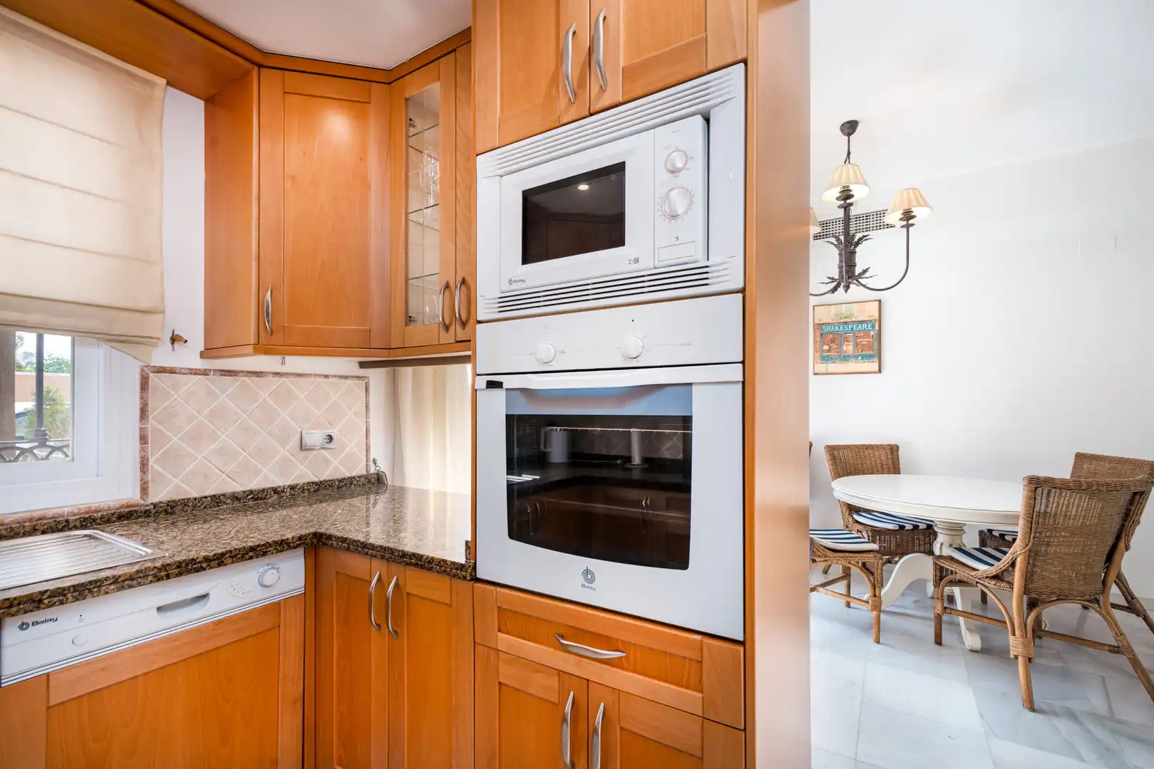 Cocina de Casa adosada en venta en Benahavís con Aire acondicionado, Terraza y Piscina