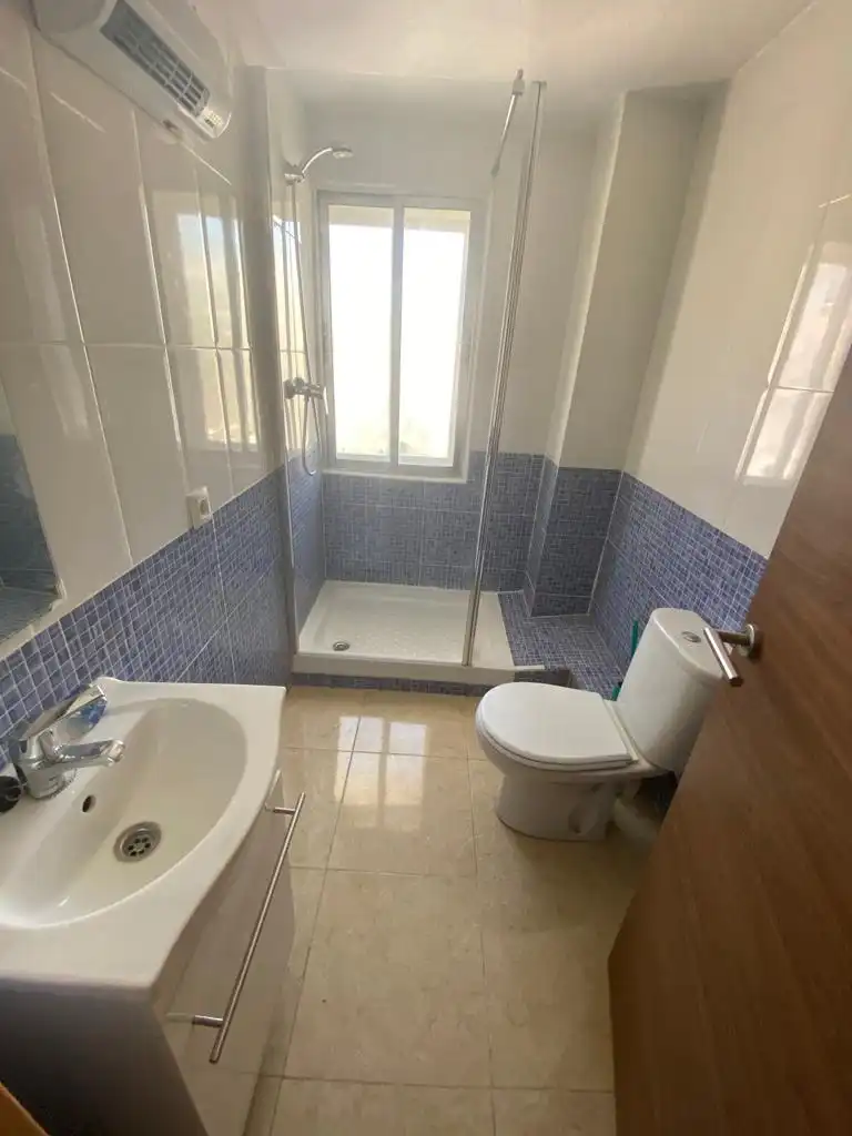 Bany de Casa o xalet en venda en Casarrubios del Monte amb Jardí privat, Piscina i Moblat