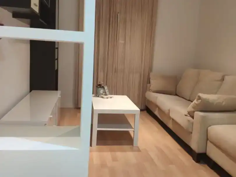 Sala d'estar de Pis en venda en Madrid amb Aire condicionat, Parquet i Moblat