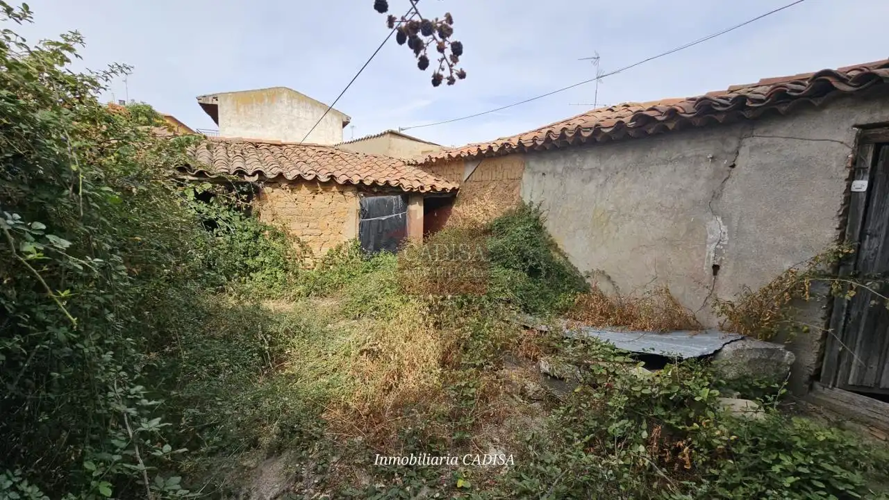 Casa o chalet en venta en Calvarrasa de Abajo con Jardín privado, Trastero y Amueblado