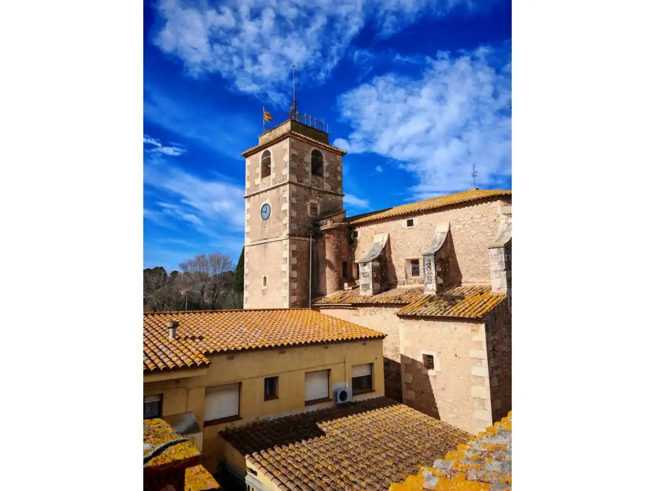 Vista exterior de Casa o xalet en venda en Torrent (Girona) amb Terrassa