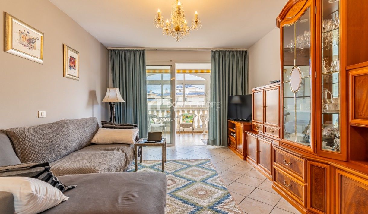 Sala d'estar de Apartament en venda en Arona amb Terrassa, Traster i Piscina