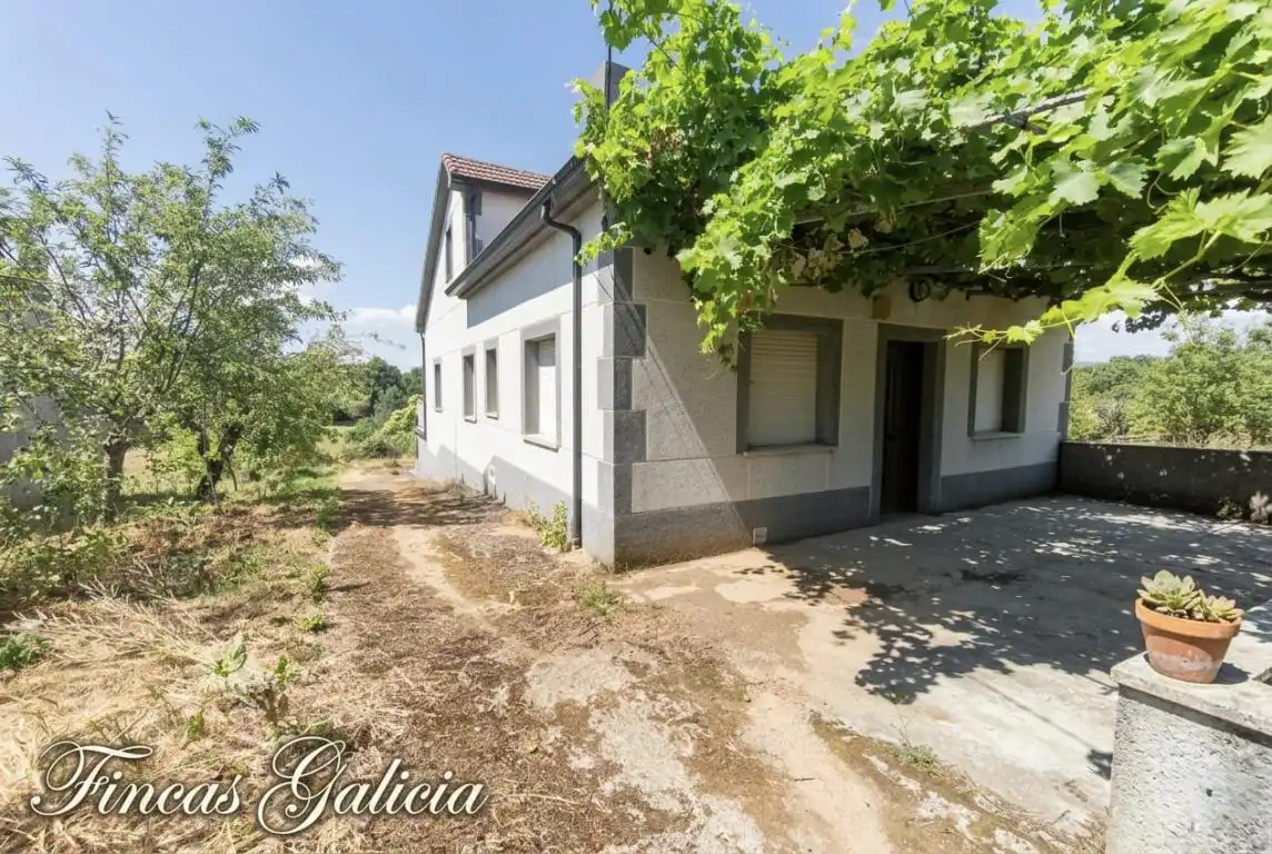 Casa amb jardí en venda a Vilardevós