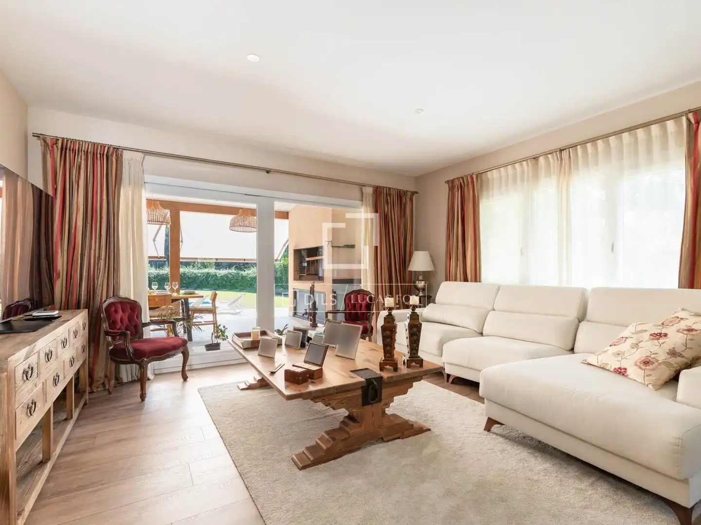 Living room of Houses for sale in Sant Cugat del Vallès  with Air Conditioner, Heating and Private garden