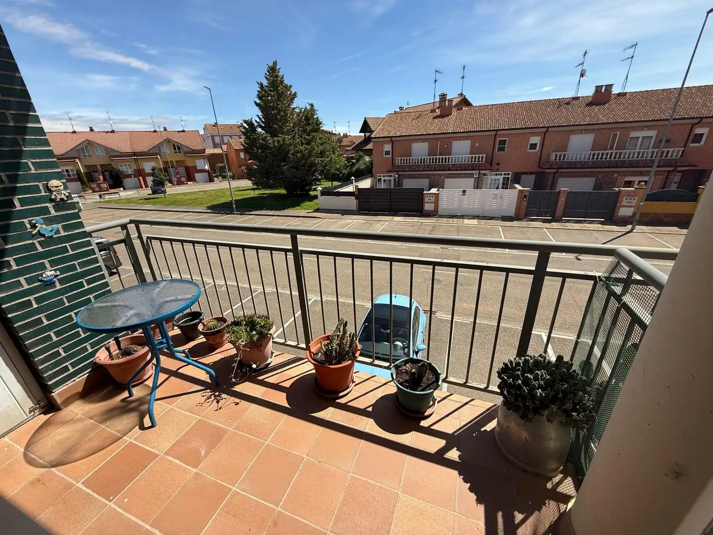 Vista exterior de Apartamento en venta en Valencia de Don Juan con Calefacción y Terraza