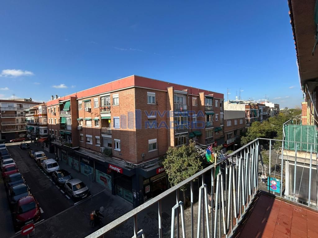 Flat for sale in Laguna, Vista Alegre, Carabanchel