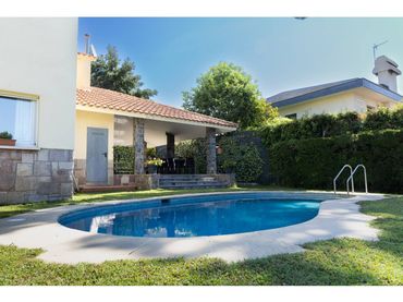 Chalet con piscina en venta en Calle Plàtan