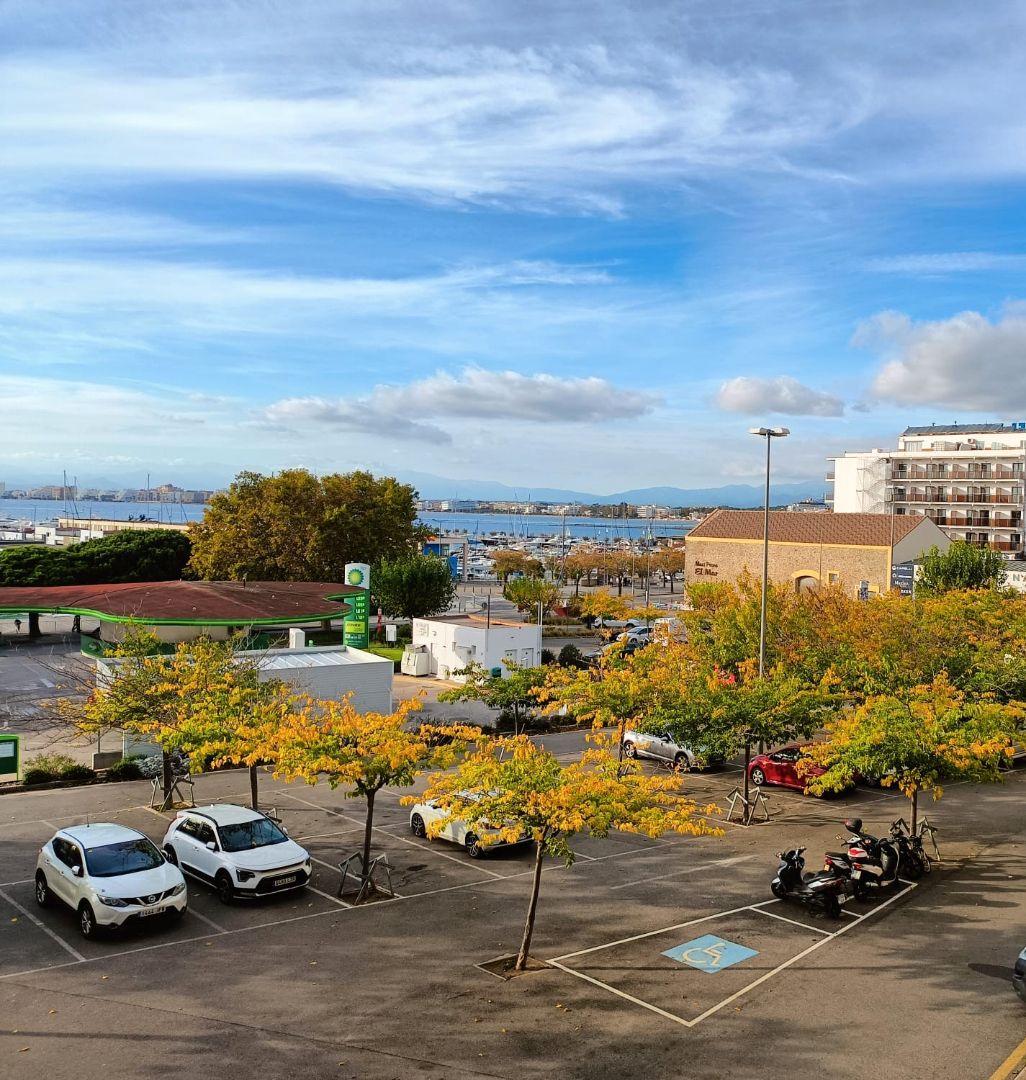 Vista exterior de Pis en venda en Roses amb Aire condicionat, Calefacció i Terrassa