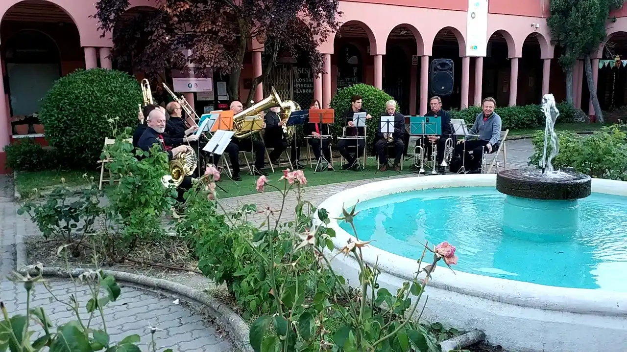 Vista exterior de Casa o xalet de lloguer en Madrid amb Aire condicionat, Calefacció i Jardí privat