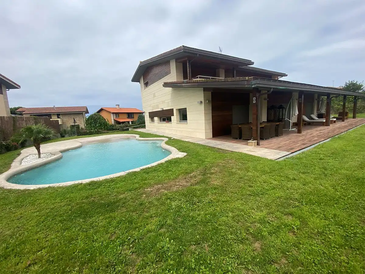 Piscina de Casa o chalet en venta en Llanes con Calefacción, Jardín privado y Terraza