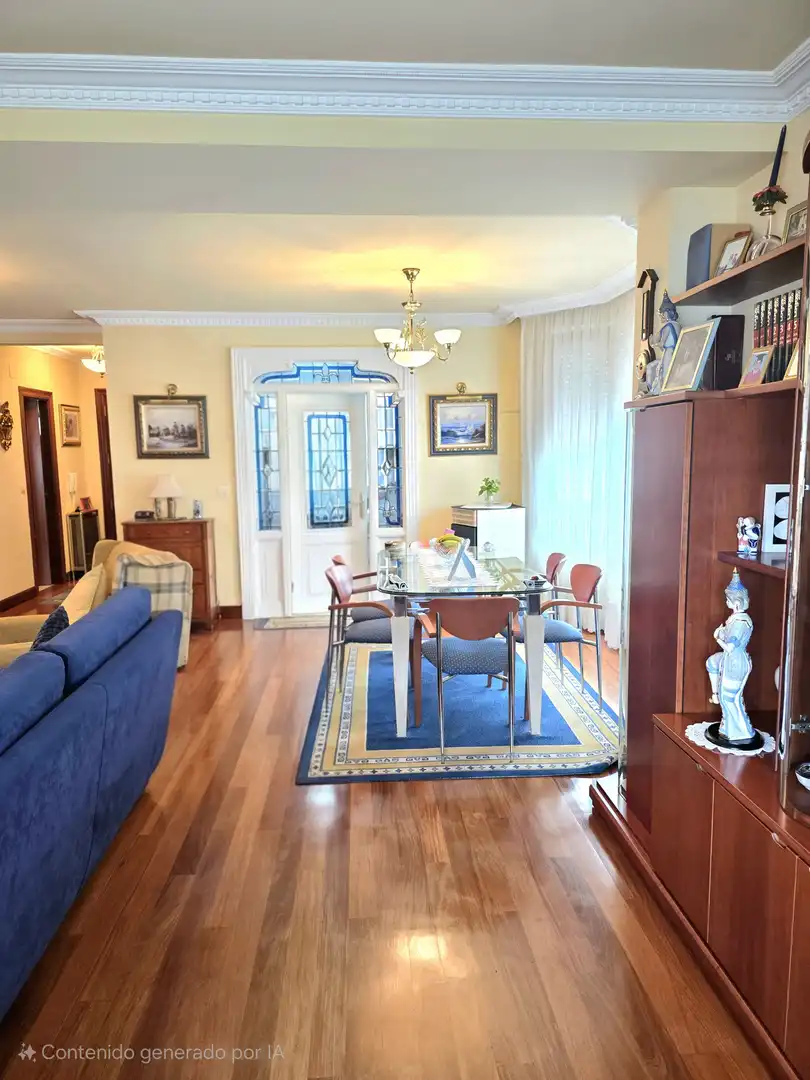 Esszimmer von Einfamilien-Reihenhaus zum Verkauf in Castro-Urdiales mit Heizung, Privatgarten und Parkett