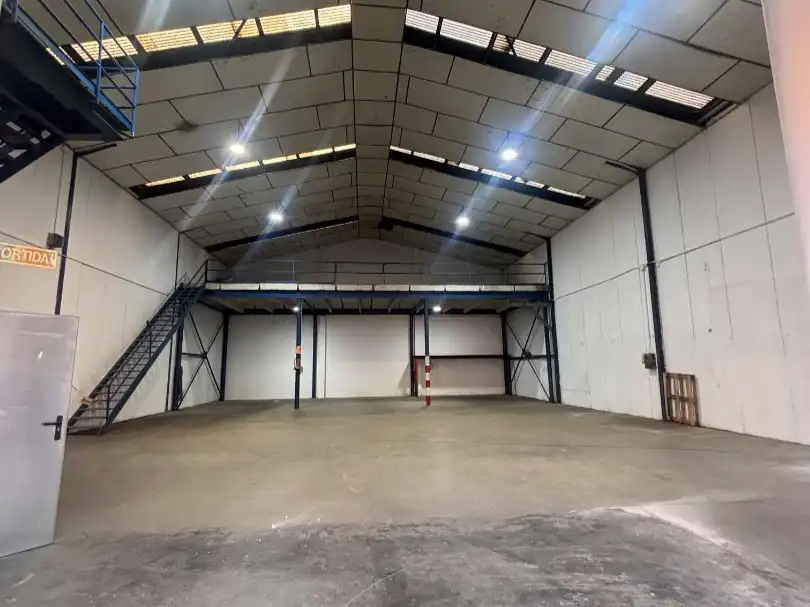Industrial building to rent in Málaga 12, imagen 2
