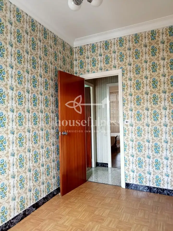 Habitación de Edificio en venta en Fene