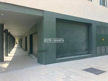 Locale commerciale in vendita a Mestral