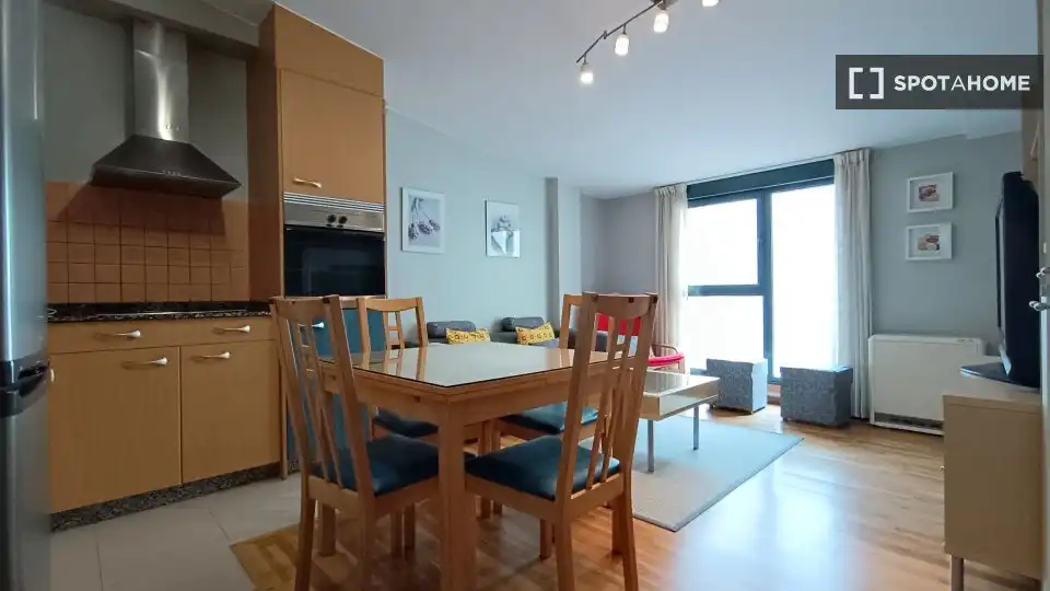 Menjador de Apartament per a compartir en Vigo  amb Aire condicionat, Terrassa i Moblat