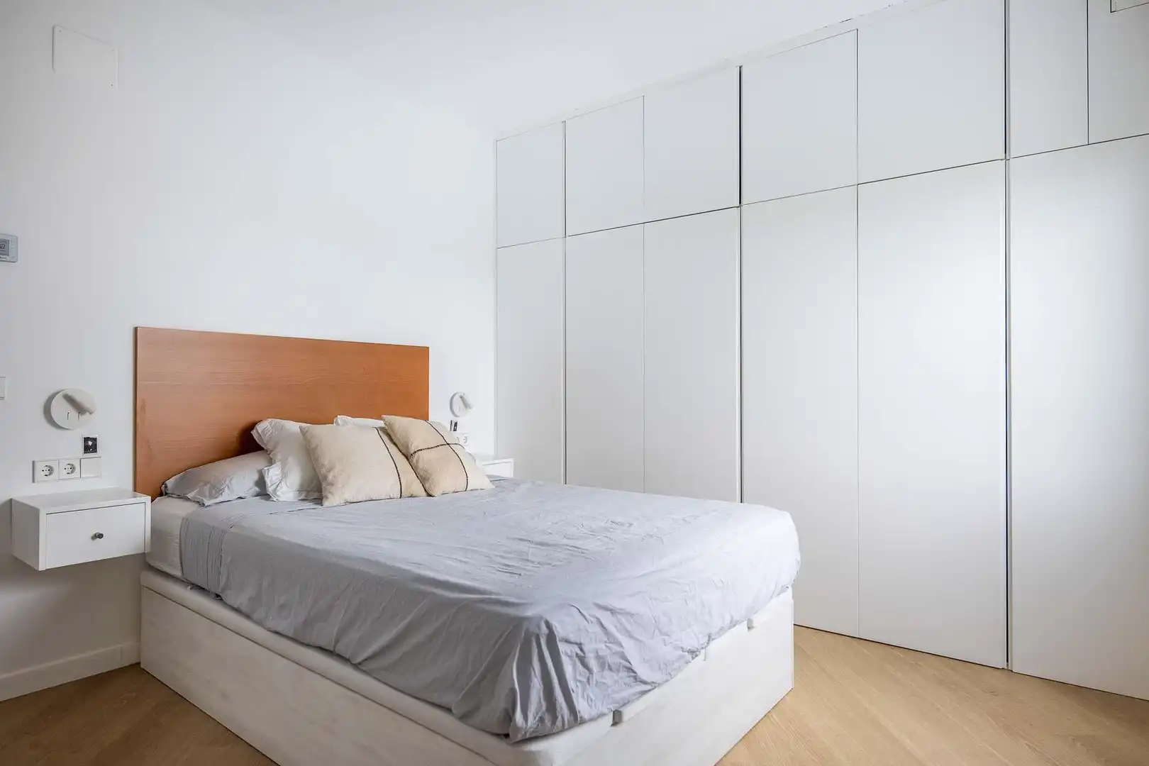 Bedroom of Flat for sale in Sevilla  with Air Conditioner, Heating and Private garden