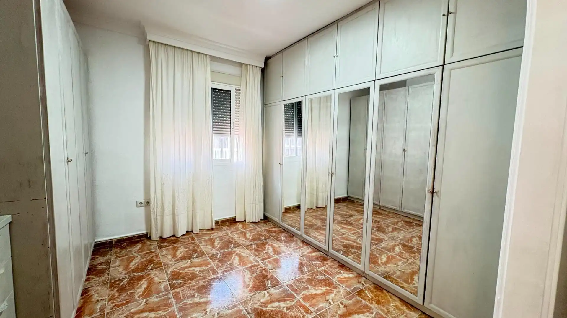 Habitación de Piso de alquiler en Málaga con Aire acondicionado, Amueblado y Balcón