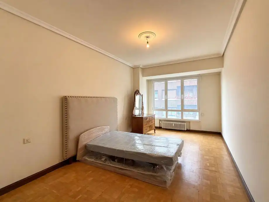 Dormitori de Pis en venda en Vitoria - Gasteiz amb Calefacció, Parquet i Terrassa