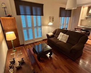 Living room of Flat to rent in Aranjuez  with Air Conditioner, Heating and Parquet flooring