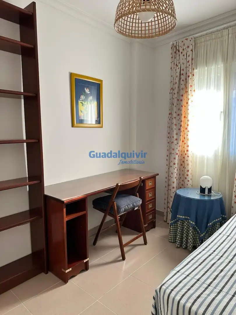 Schlafzimmer von Wohnung zur Miete in Sevilla mit Klimaanlage, Heizung und Terrasse