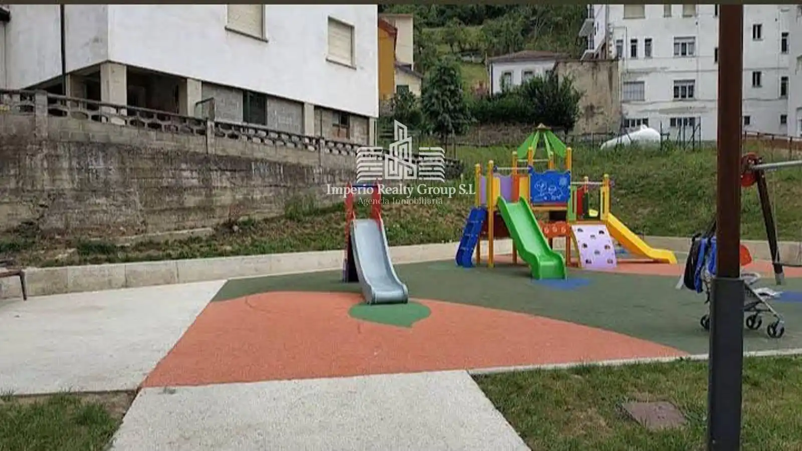 Außenansicht von Wohnung zum Verkauf in Quirós mit Heizung