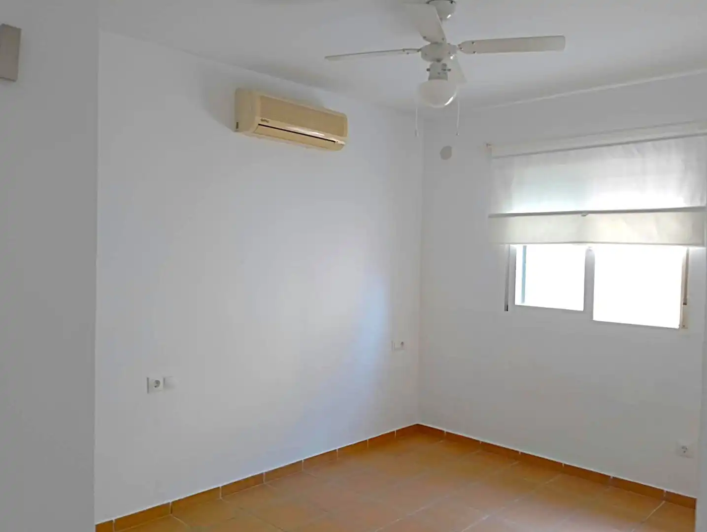 Schlafzimmer von Wohnung zur Miete in Málaga mit Klimaanlage, Privatgarten und Terrasse