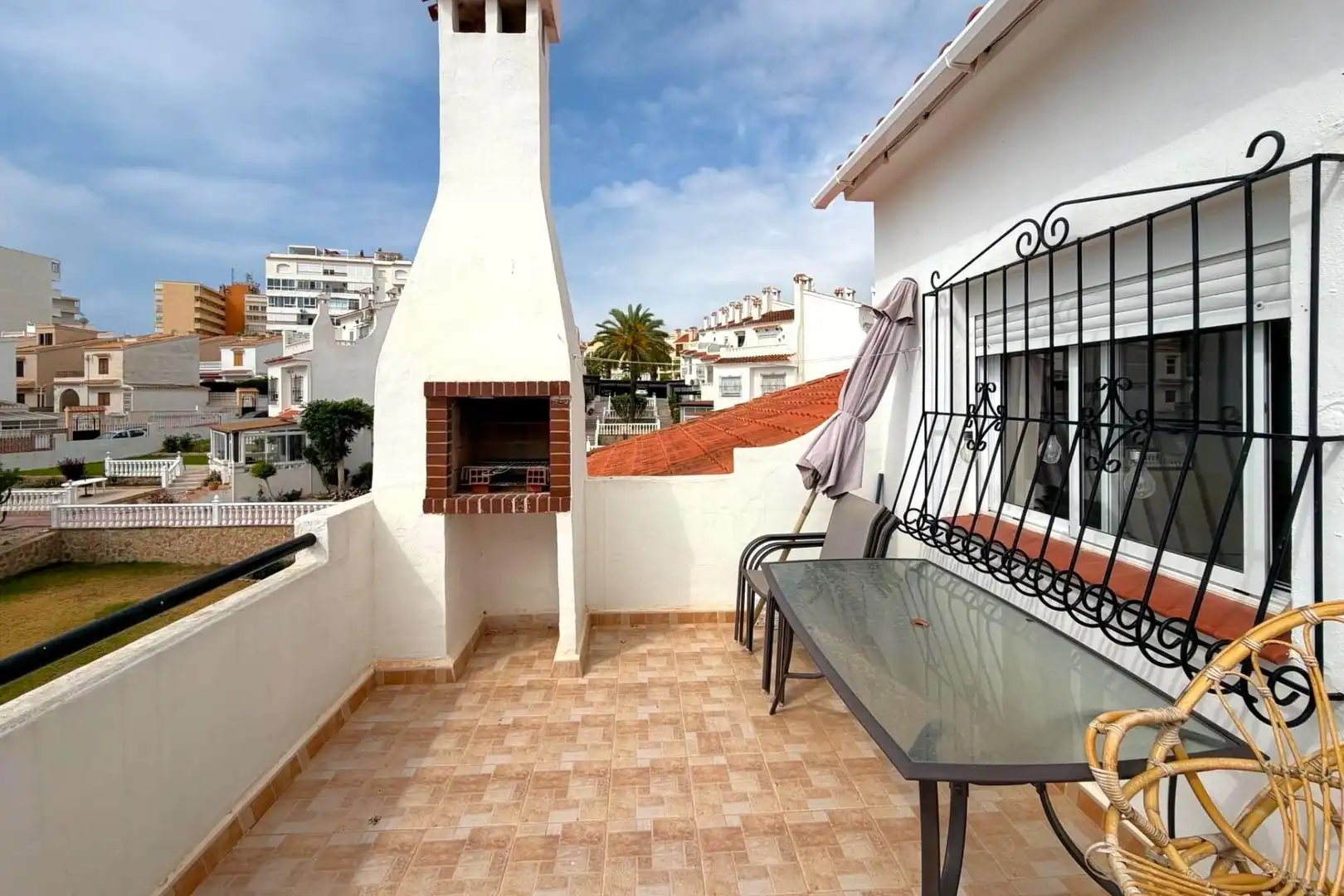 Terrasse von Einfamilien-Reihenhaus zum Verkauf in Torrevieja mit Klimaanlage, Heizung und Terrasse