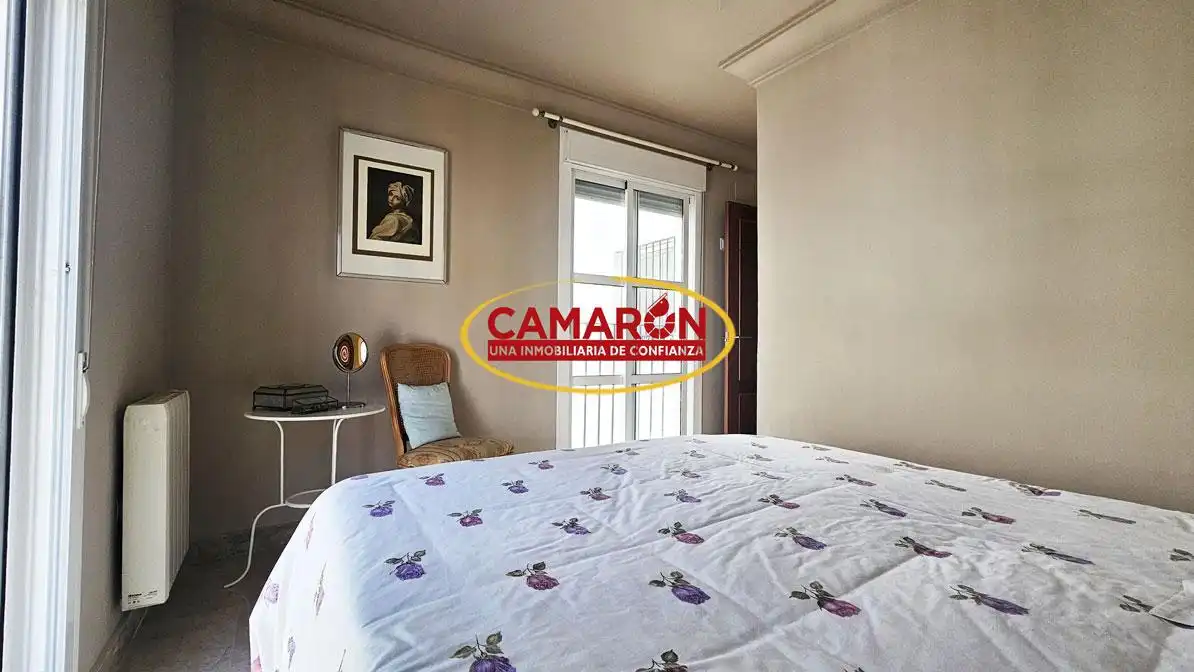 Habitación de Casa adosada en venta en La Puebla del Río con Trastero y Amueblado