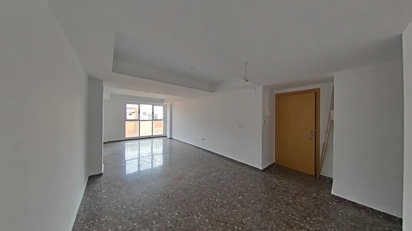Flat for sale in  Valencia Capital  with Air Conditioner and Heating
